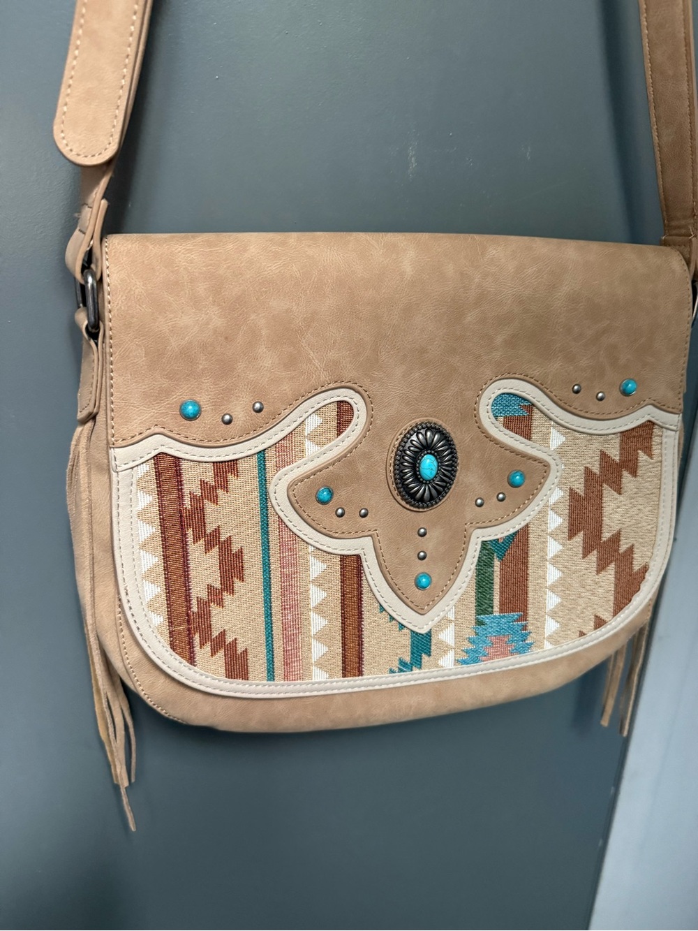 Justin Boots Crossbody tan saddlebag. Concealed carry multiple pockets NWOT